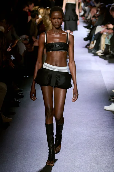 Look 60